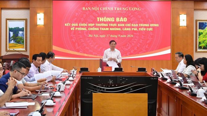Phó trưởng Ban Nội chính Trung ương Đặng Văn Dũng thông tin tại hội nghị. Ảnh: P.V.