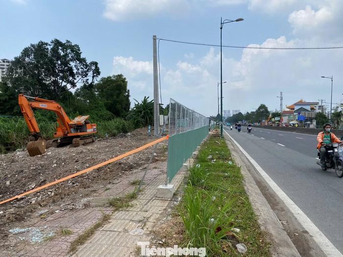 Khu vực nút giao Vành đai 2 - Phạm Văn Đồng đang được thi công.