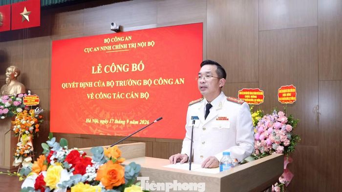 Đại tá Nguyễn Đại Đồng phát biểu nhận nhiệm vụ. Ảnh: K.H