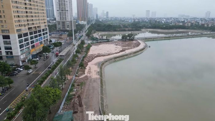 Đại diện Công ty TNHH MTV Thoát nước Hà Nội cho biết hồ Đồng Bông 2 hiện mới vận hành tạm thời, các cửa đập và cửa phai chưa hoàn chỉnh.