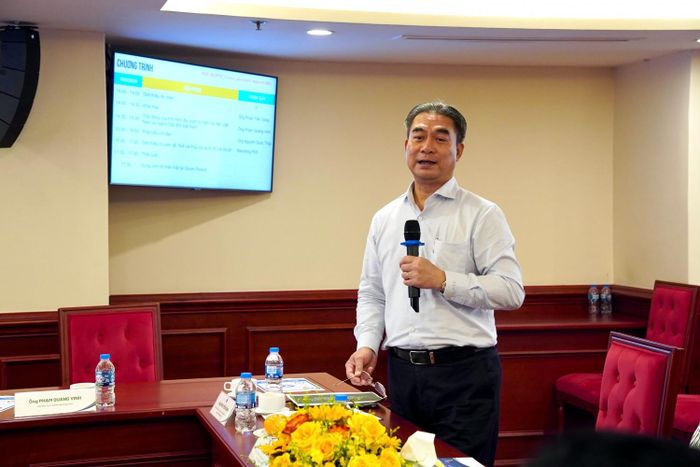 Ông Phạm Tiến Dũng - Ủy viên Ban Thường vụ VPA, Chủ tịch Chi hội Dầu khí TP Hồ Chí Minh phát biểu khai mạc tọa đàm.