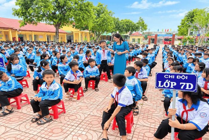 Học sinh trả lời các tình huống đảm bảo an toàn giao thông