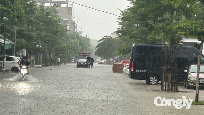 Xe ô tô chết máy phải gọi cứu hộ tới hỗ trợ