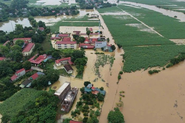 Nước sông dâng cao, gây ngập lụt nhiều khu vực