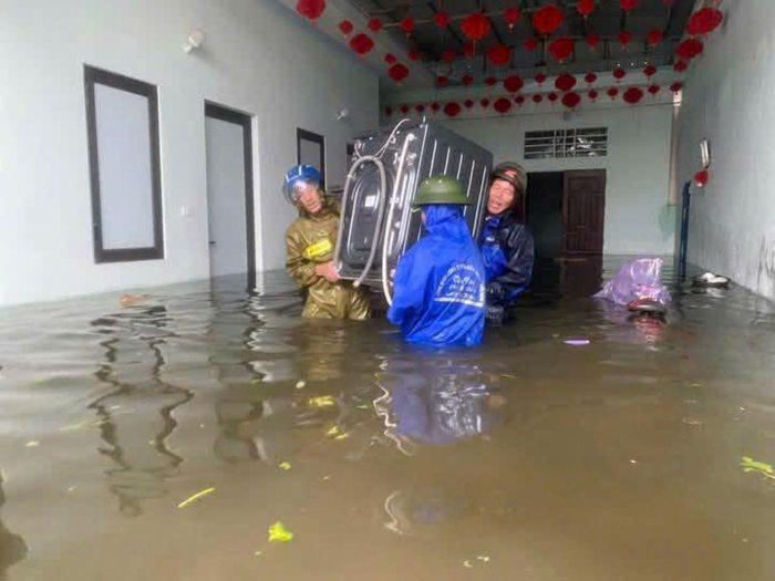 Hoãn các cuộc họp không cần thiết để hỗ trợ người dân khắc phục thiệt hại mưa lũ