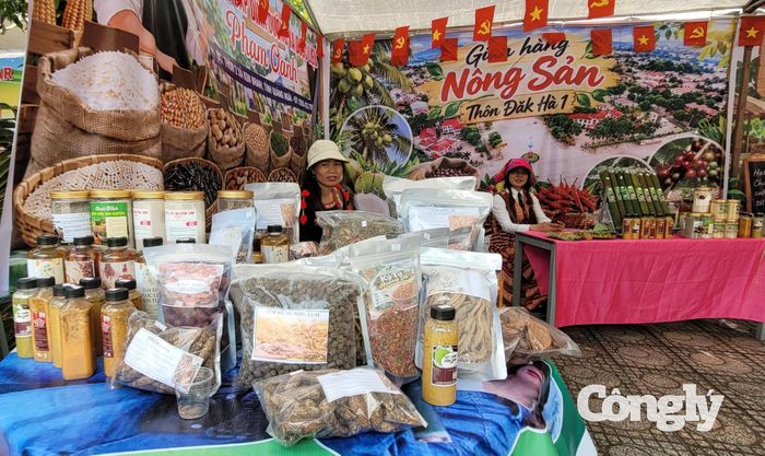 Các sản phẩm được bày bán đa dạng tại Phiên chợ.