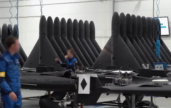Bên trong một nhà máy sản xuất UAV quy mô lớn của Nga (Ảnh: Defense Express).