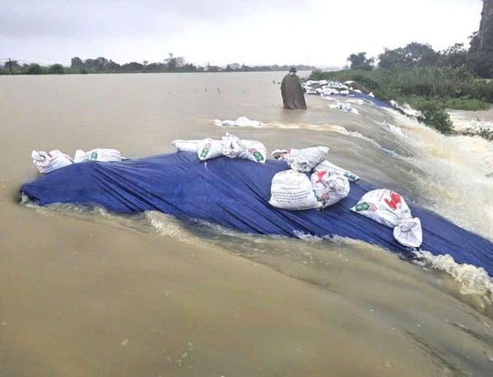 Sẵn sàng ứng phó với diễn biến phức tạp của tình hình mưa lũ.