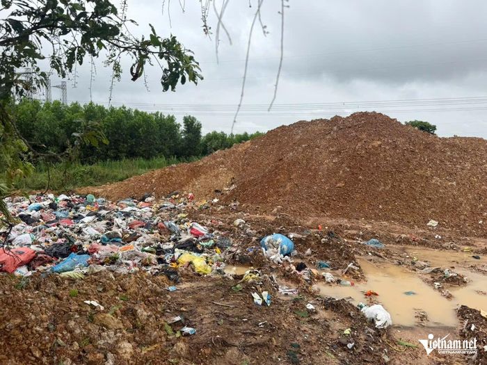 HTX môi trường đào hố, tạm thời đưa rác xuống