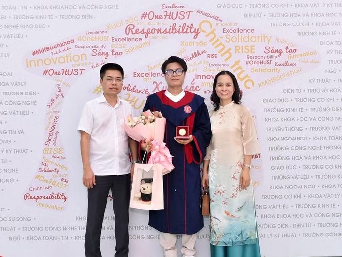 Hải từng tốt nghiệp loại Xuất sắc ngành Khoa học dữ liệu và Trí tuệ nhân tạo tại Đại học Bách khoa Hà Nội. Ảnh: NVCC