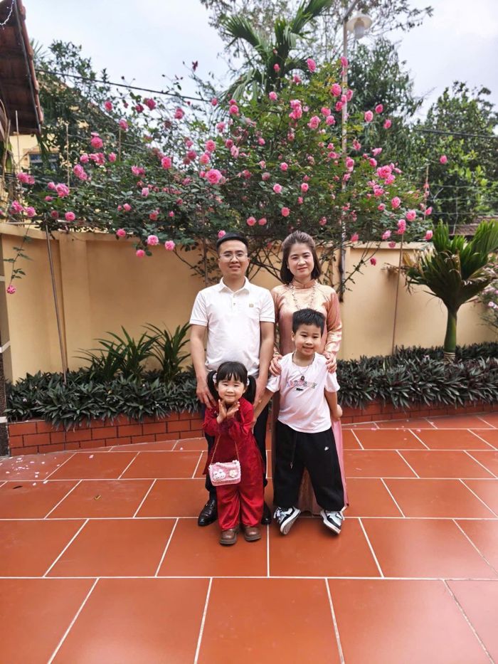 Tuy phải đi làm xa hàng ngày nhưng chị Hương thấy hài lòng vì được sống gần gia đình 