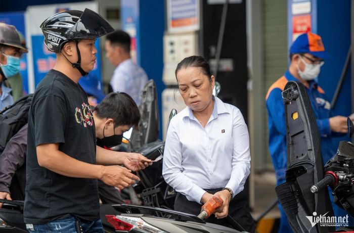 Giá xăng dầu trong nước được điều chỉnh vào chiều nay. Ảnh: Tuấn Hùng