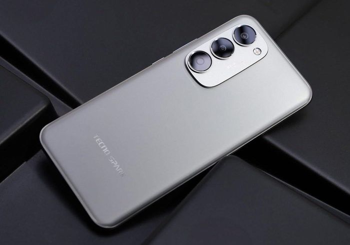 Spark 40 Pro+ sở hữu màn hình AMOLED cong 6,78 inch, tần số quét lên tới 144 Hz. Ảnh: TECNO