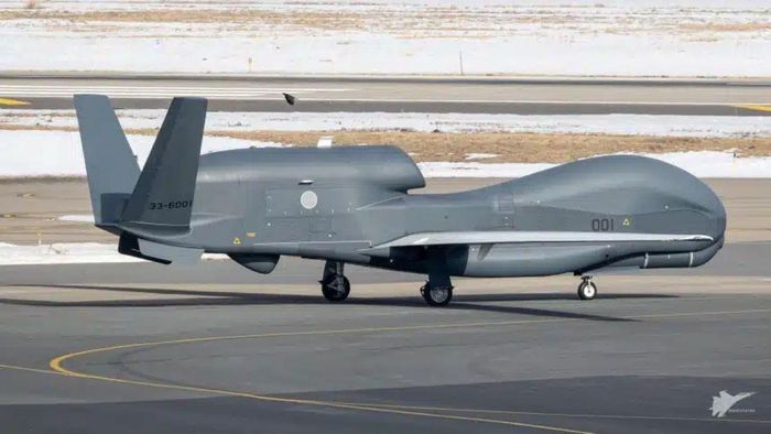 Một chiếc UAV RQ-4B Global Hawk của Lực lượng Phòng vệ Trên không Nhật Bản (JASDF) tại căn cứ Misawa tháng 2/2026. (Nguồn ảnh: Rin Sakurai/theaviationist.com)