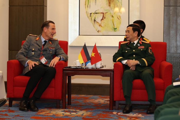 Đại tướng Phan Văn Giang và Thiếu tướng Stephan Willer. Ảnh: BQP