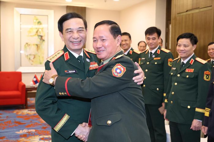 Đại tướng Phan Văn Giang và Đại tướng Khamliang Outhakaysone. Ảnh: BQP