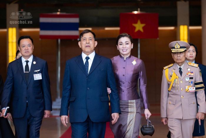 Nhà Vua Thái Lan Maha Vajiralongkorn và Hoàng hậu. Ảnh: Media QH