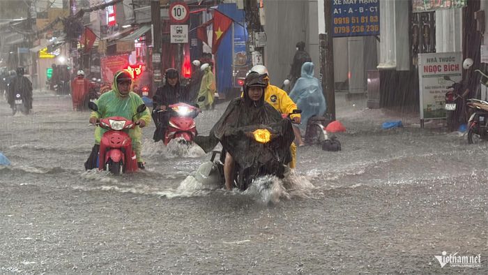 TPHCM bắt đầu bước vào đợt mưa lớn diện rộng. Ảnh: Phước Sáng
