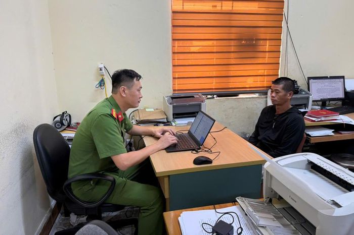 Đối tượng Phạm Văn Trường tại cơ quan công an. Ảnh: Công an TP Quảng Ninh