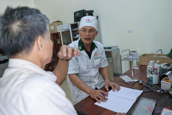 Khám cho người dân tại trạm Y tế xã ở Hà Tĩnh. Ảnh: Lê Anh Dũng