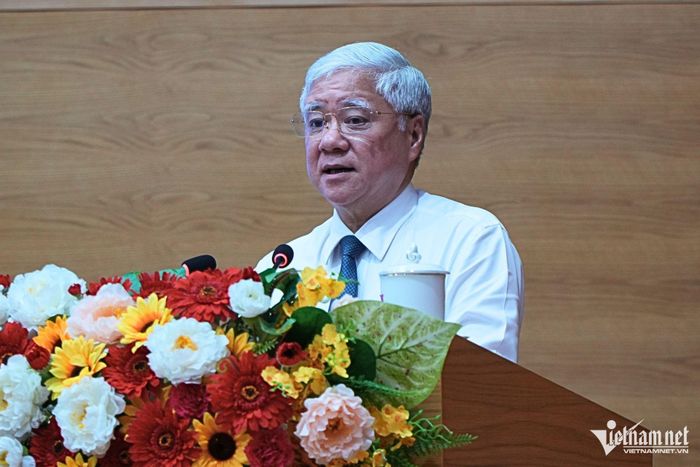 Phó Chủ tịch thường trực Quốc hội Đỗ Văn Chiến phát biểu tại hội nghị. Ảnh: Hoàng Anh