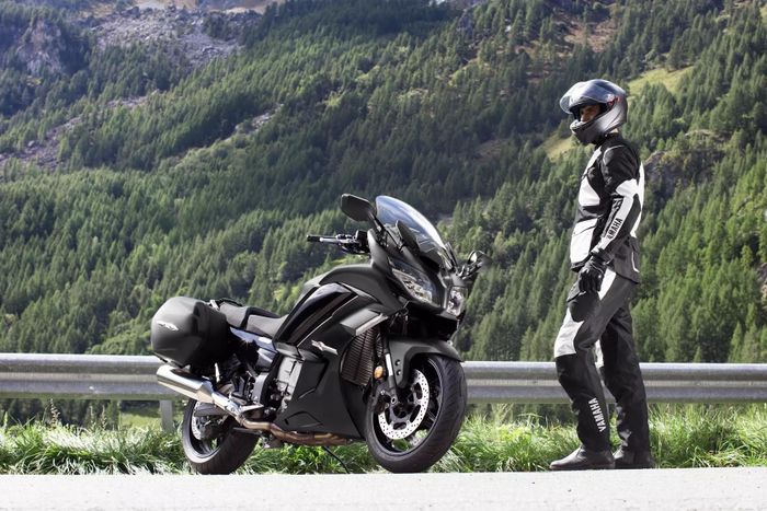 Yamaha FJR1300 là một trong những chiếc mô tô đường dài được đánh giá cao về độ bền bỉ trên thị trường xe phân khối lớn. Ảnh: Webbikeworld