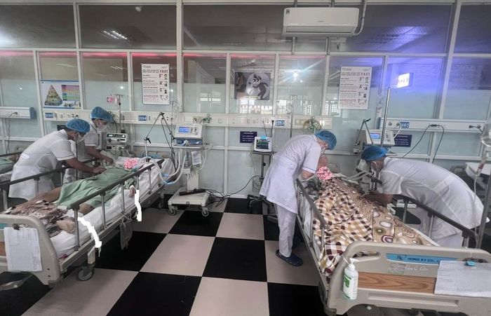 Hai bệnh nhân đang theo dõi tại Khoa Cấp cứu. Ảnh: BVCC.