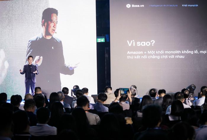 Theo ông Phạm Kim Hùng, khi thiết kế kiến trúc để con người và AI có thể làm việc cùng nhau, doanh nghiệp cần xác định rõ những nguyên tắc nền tảng thay vì chạy theo từng mô hình AI mới.