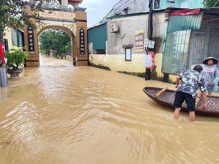  Nhiều khu vực dân cư tại xã Nông Cống bị ngập cục bộ 