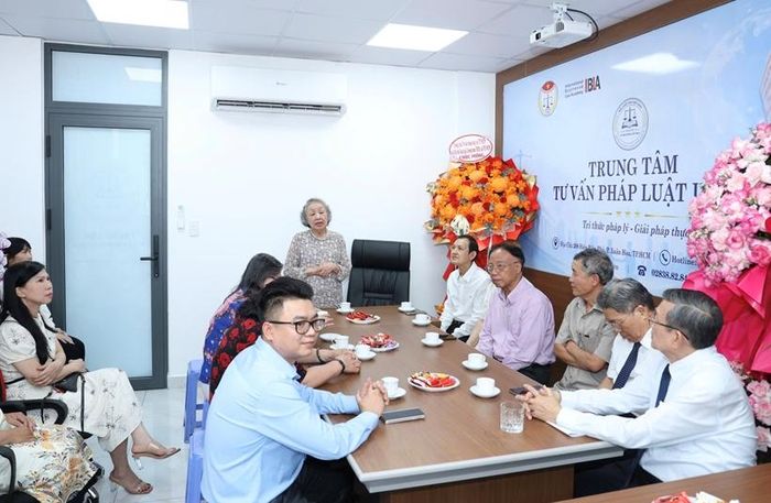 Đại biểu dự buổi ra mắt Trung tâm Tư vấn Pháp luật IBLA.