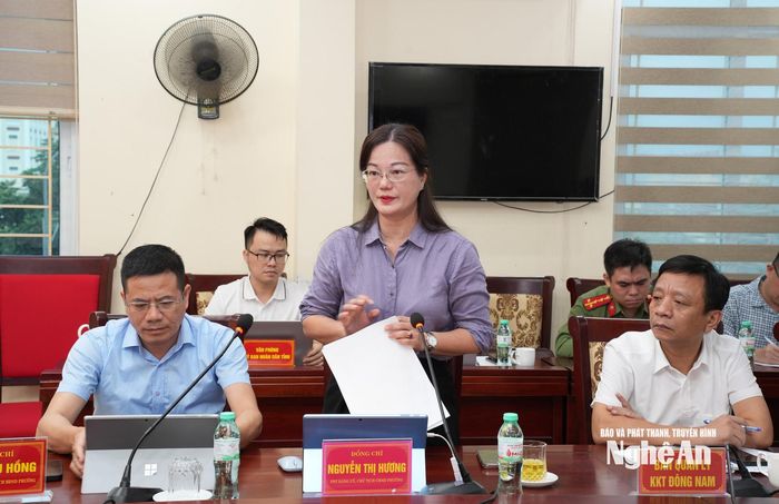 Bà Nguyễn Thị Hương - Chủ tịch UBND phường Tân Mai trình bày các vấn đề liên quan đến công tác GPMB phục vụ dự án. Ảnh: Nguyễn Toàn
