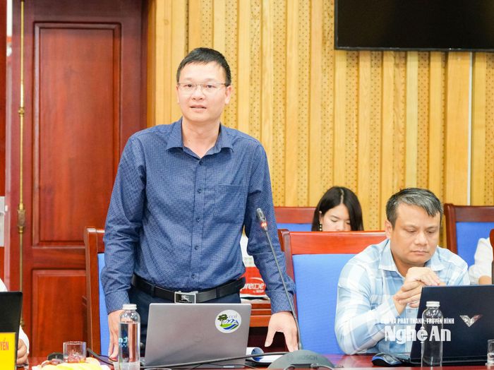 Đại diện đơn vị tư vấn trình bày báo cáo. Ảnh: TL