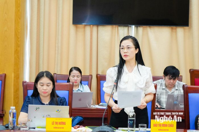 PGS.TS Đào Thị Minh Châu - Trường Đại học Vinh phát biểu góp ý tại hội nghị. Ảnh: TL