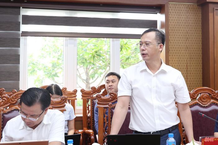 Ông Hồ Đức Đàn - Quyền Giám đốc Sở Tài chính báo cáo các nội dung liên quan.