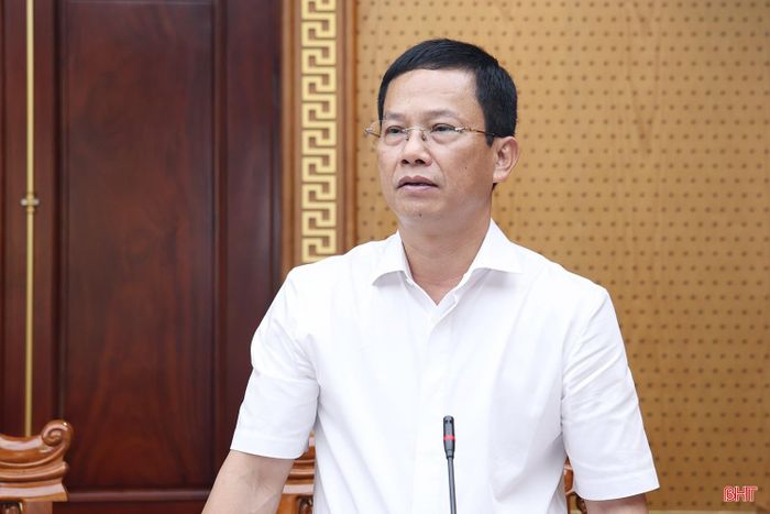 Đồng chí Nguyễn Trọng Hiếu - Ủy viên BTV Tỉnh ủy, Phó Chủ tịch UBND tỉnh đề nghị một số giải pháp cần tập trung để đẩy nhanh giải ngân vốn đầu tư công.