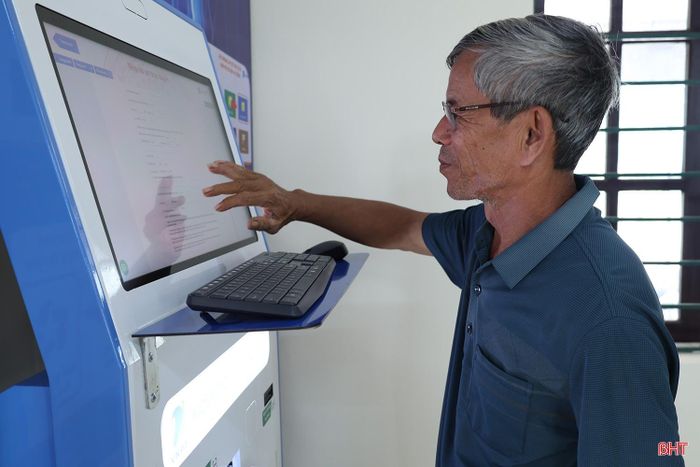 Người dân dễ dàng thực hiện các thủ tục thông qua Kiosk dịch vụ công.