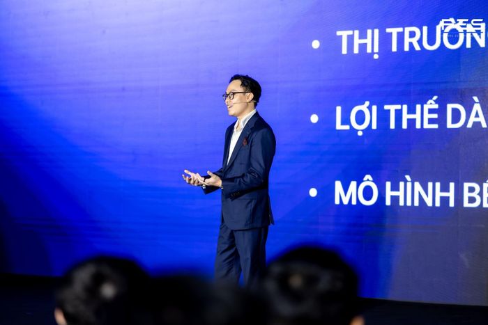 Diễn giả Bùi Đức Anh trên sân khấu FES (ảnh: Vtv.vn)