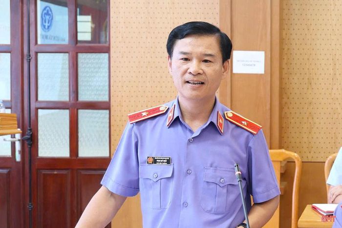 Phó Viện trưởng Viện kiểm sát nhân dân tỉnh Phan Quý Nhất phát biểu.