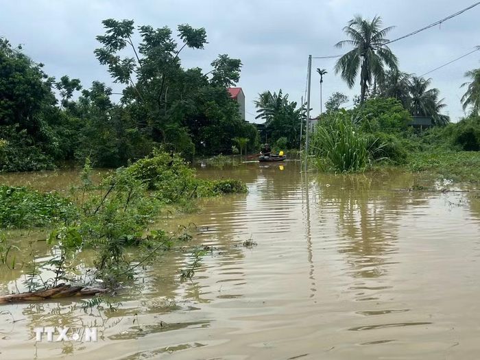 Tỉnh Thanh Hóa hiện có khoảng 2.157ha diện tích bị ngập, 160ha ao nuôi thủy sản bị tràn. (Ảnh: TTXVN phát)