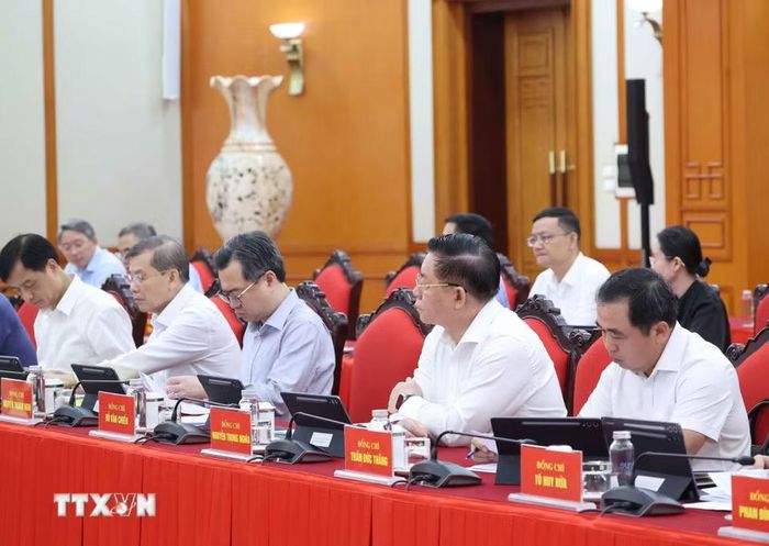 Các đại biểu tham dự Phiên họp thứ hai của Ban Chỉ đạo Tổng kết 100 năm Đảng lãnh đạo cách mạng Việt Nam, định hướng lãnh đạo phát triển đất nước trong 100 năm tiếp theo và Tổng kết 40 năm thực hiện Cương lĩnh xây dựng đất nước trong thời kỳ quá độ lên chủ nghĩa xã hội. (Ảnh: Thống Nhất/TTXVN)