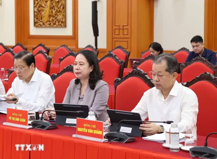 Các đại biểu tham dự Phiên họp thứ hai của Ban Chỉ đạo Tổng kết 100 năm Đảng lãnh đạo cách mạng Việt Nam, định hướng lãnh đạo phát triển đất nước trong 100 năm tiếp theo và Tổng kết 40 năm thực hiện Cương lĩnh xây dựng đất nước trong thời kỳ quá độ lên chủ nghĩa xã hội. (Ảnh: Thống Nhất/TTXVN)