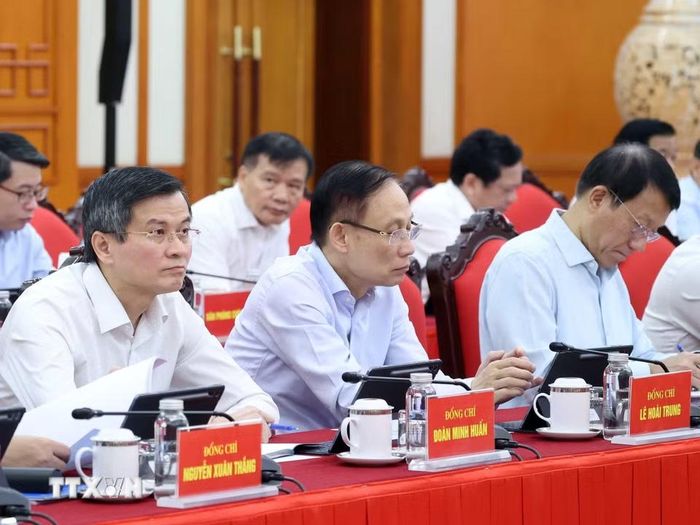 Các đại biểu tham dự Phiên họp thứ hai của Ban Chỉ đạo Tổng kết 100 năm Đảng lãnh đạo cách mạng Việt Nam, định hướng lãnh đạo phát triển đất nước trong 100 năm tiếp theo và Tổng kết 40 năm thực hiện Cương lĩnh xây dựng đất nước trong thời kỳ quá độ lên chủ nghĩa xã hội. (Ảnh: Thống Nhất/TTXVN)