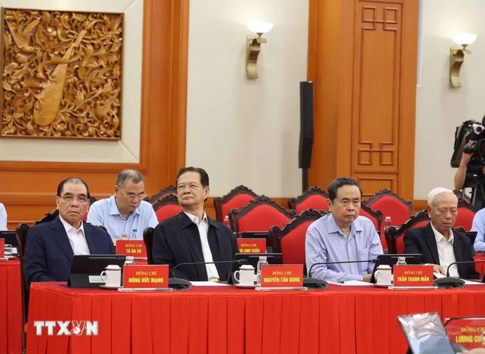 Các đại biểu tham dự Phiên họp thứ hai của Ban Chỉ đạo Tổng kết 100 năm Đảng lãnh đạo cách mạng Việt Nam, định hướng lãnh đạo phát triển đất nước trong 100 năm tiếp theo và Tổng kết 40 năm thực hiện Cương lĩnh xây dựng đất nước trong thời kỳ quá độ lên chủ nghĩa xã hội. (Ảnh: Thống Nhất/TTXVN).