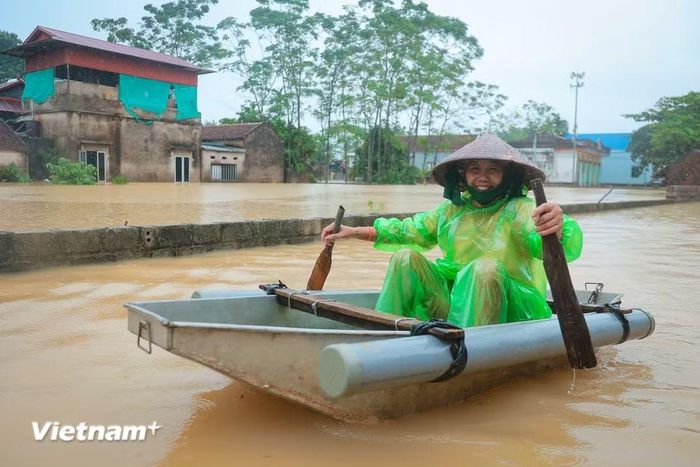 Người dân sinh sống tại đây cho biết, tình trạng ngập đã kéo dài 3 ngày nhưng từ ngày 16/9 nước dâng nhanh khiến khu vực ngày càng ngập nghiêm trọng. (Ảnh: Hoài Nam/Vietnam+)