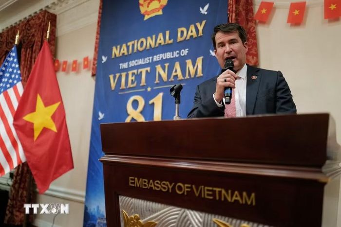Hạ nghị sỹ Seth Moulton bày tỏ tình cảm sâu sắc đối với đất nước và con người Việt Nam. (Ảnh: Ngọc Quang/TTXVN)