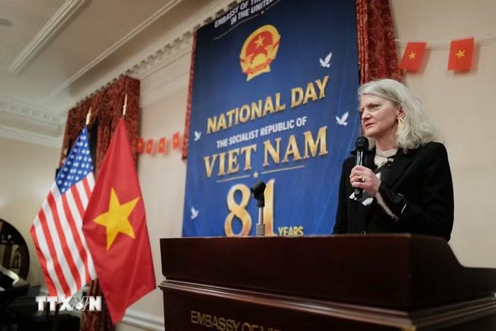 Thứ trưởng Ngoại giao Hoa Kỳ Allison Hooker phát biểu tại buổi lễ. (Ảnh: Ngọc Quang/TTXVN)