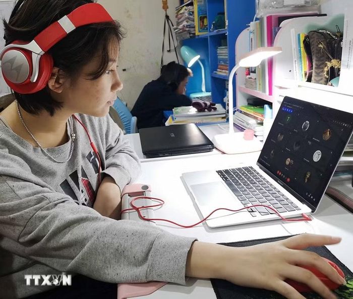 Chương trình đặt ra giải pháp nâng cao khả năng tiếp cận thông tin của trẻ em, gia đình, nhà trường và cộng đồng. (Ảnh: Thanh Tùng/TTXVN)