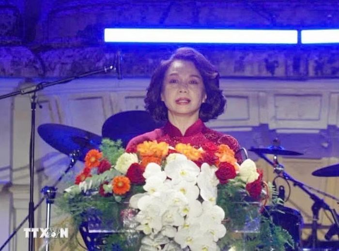 Bà Vũ Thu Hà, Phó Chủ tịch Ủy ban Nhân dân thành phố Hà Nội phát biểu khai mạc Liên hoan nhạc Jazz quốc tế Hà Nội 2026. (Ảnh: Tuyết Mai/TTXVN)