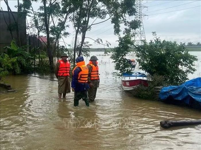 Xã Nông Cống hiện duy trì lực lượng trực, thường xuyên cập nhật tình hình, sẵn sàng hỗ trợ người dân, nhất là các hộ ở khu vực ngập sâu. Ảnh: TTXVN phát