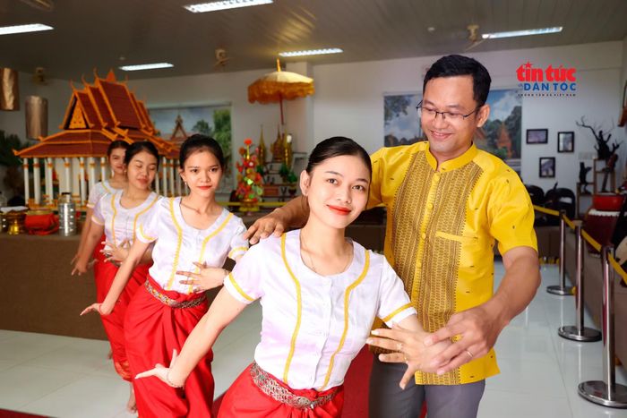 Nội dung giảng dạy múa sẽ có múa cổ điển, múa dân gian Khmer Nam bộ với các bài học như cơ bản, giao lưu và nâng cao…